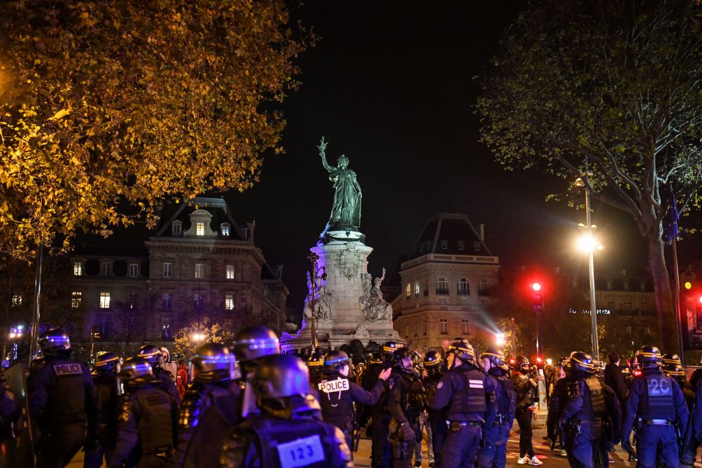 Proiect de lege controversat adoptat în Franța, în plin scandal pe tema violențelor poliției