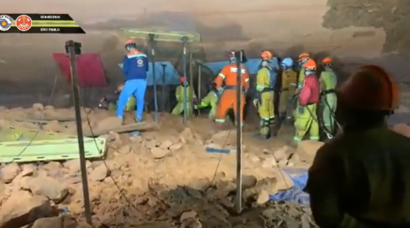 Nouă pompieri au murit, după ce tavanul peșterii în care se antrenau s-a prăbușit
