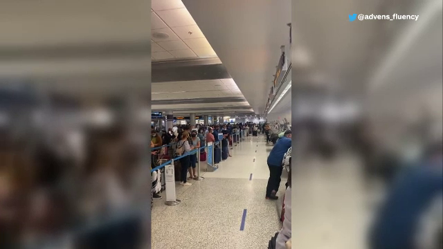 Situație tensionată pe aeroporturile din SUA. Peste 1.500 de zboruri au fost anulate în weekend