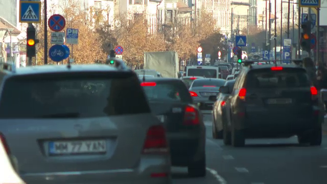 În România sunt 9 milioane de mașini și doar 1,2 milioane de locuri de parcare. Cum fac față autoritățile