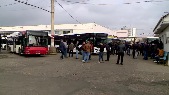Șoferii de autobuz din Iași au intrat în grevă. „Nu pot să mai muncesc cu 20 şi ceva de milioane”