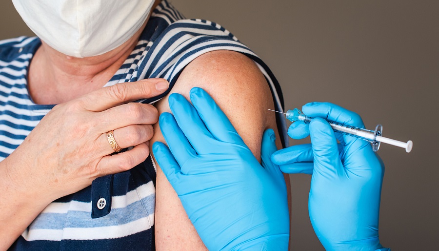 Cehia vrea să introducă vaccinarea obligatorie pentru persoanele peste 60 de ani