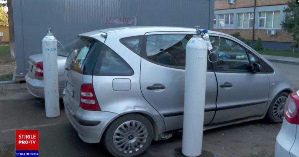 Situație critică în Buzău. Bolnavii de Covid primesc oxigen în parcare, direct în mașinile cu care vin la spital