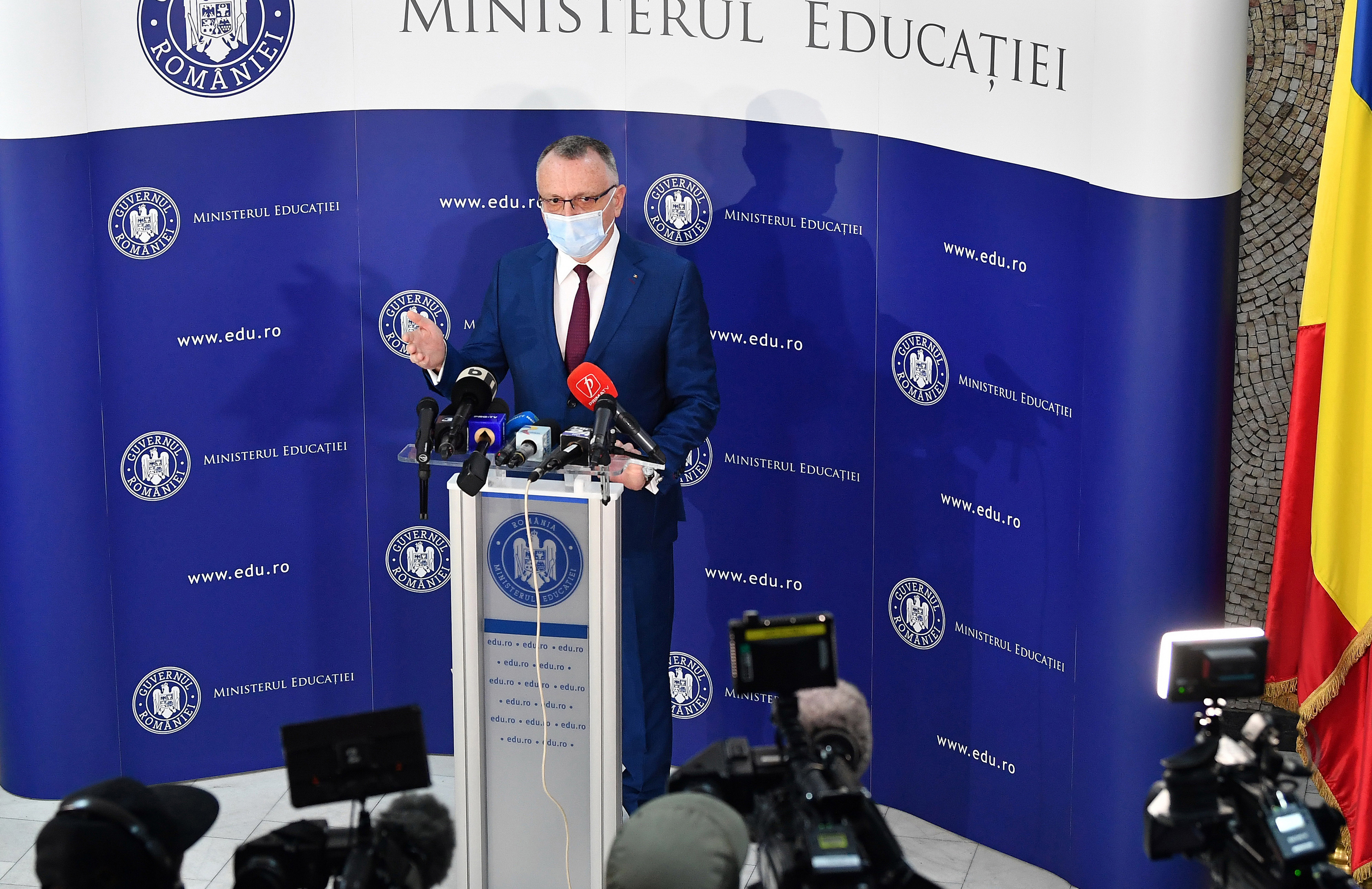 Sorin Cîmpeanu anunță că prețul mare al utilităților ar putea cauza probleme în funcționarea școlilor