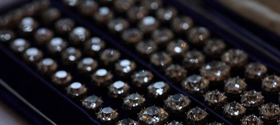 Mai multe brățari cu diamante care i-au aparținut reginei Maria Antoaneta, scoase la licitație. Prețul de pornire e uluitor