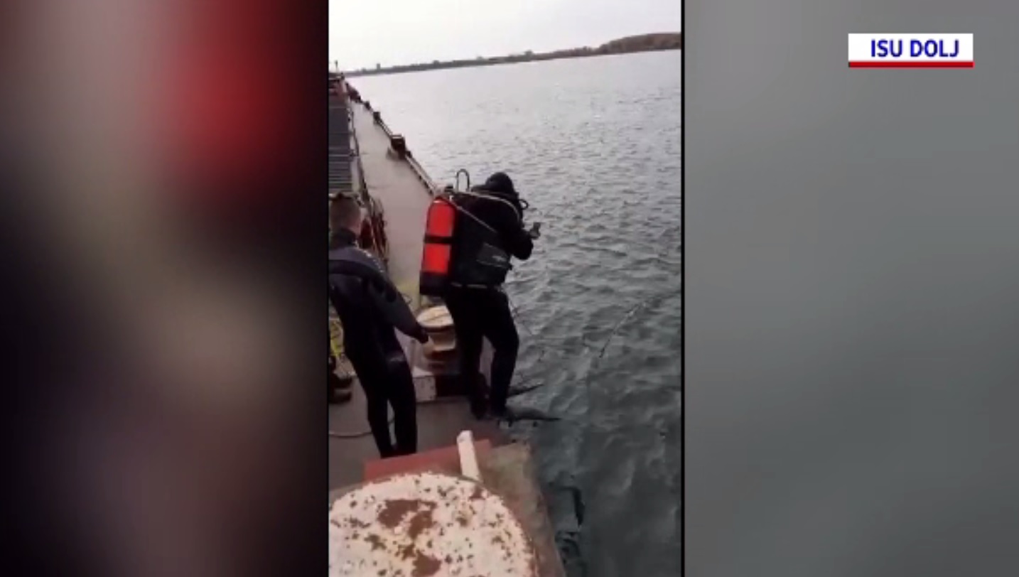Marinar dispărut de la bordul unui șlep în portul Calafat. Bărbatul este căutat de scafandri în Dunăre