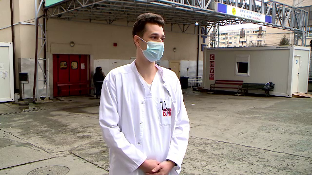 Studenții de la Medicină, un ajutor pentru doctori în pandemie: ”Cu siguranță mă va maturiza”