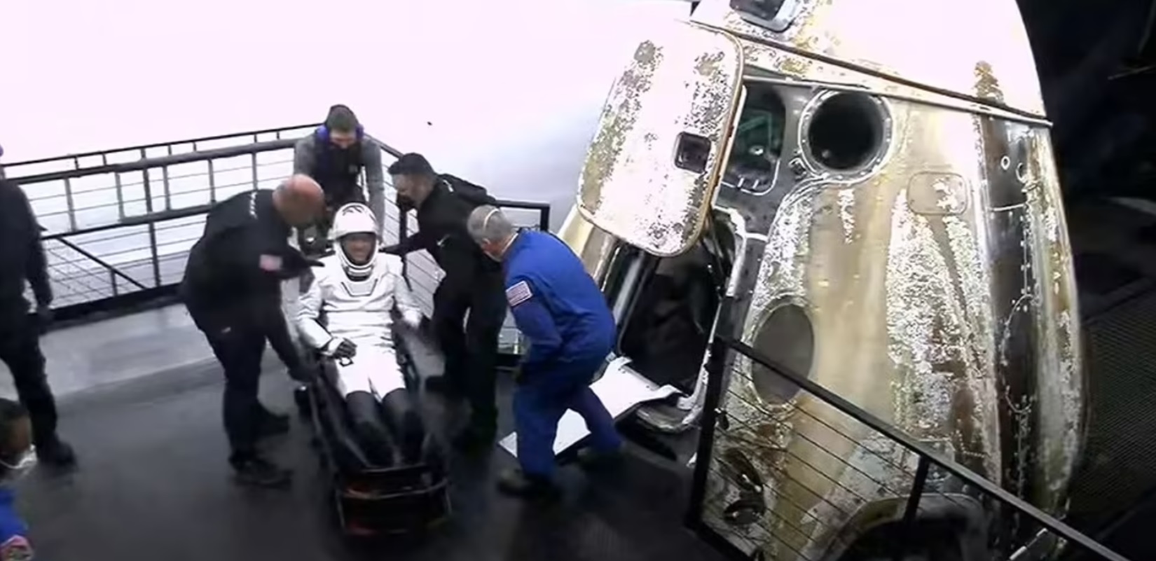Motivul pentru care 4 astronauți au fost nevoiți să poarte scutece în capsula Space X, la revenirea de pe ISS