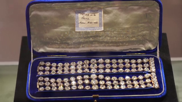 Brăţări cu diamante ale reginei Maria Antoaneta a Franței, vândute la Geneva pentru opt milioane de euro