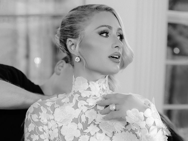 Paris Hilton s-a căsătorit. Cum a arătat vedeta în rochia de mireasă. FOTO