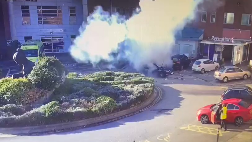 Momentul în care teroristul din Liverpool a fost încuiat în taxi și totul a explodat. VIDEO