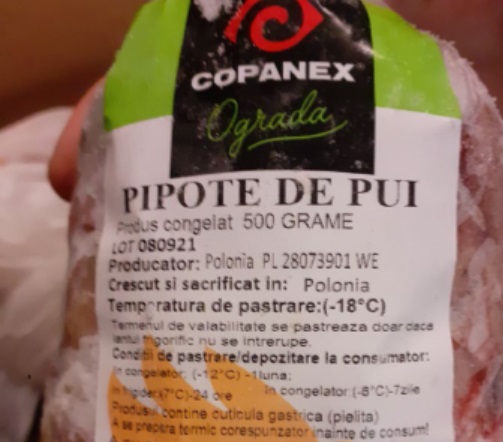 Carrefour a retras de la vânzare un sortiment de pipote de pui, contaminat cu Salmonella