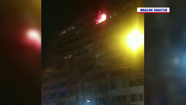 Panică într-un bloc din Galați din cauza unui incendiu provocat de o țigară. Un bărbat a murit