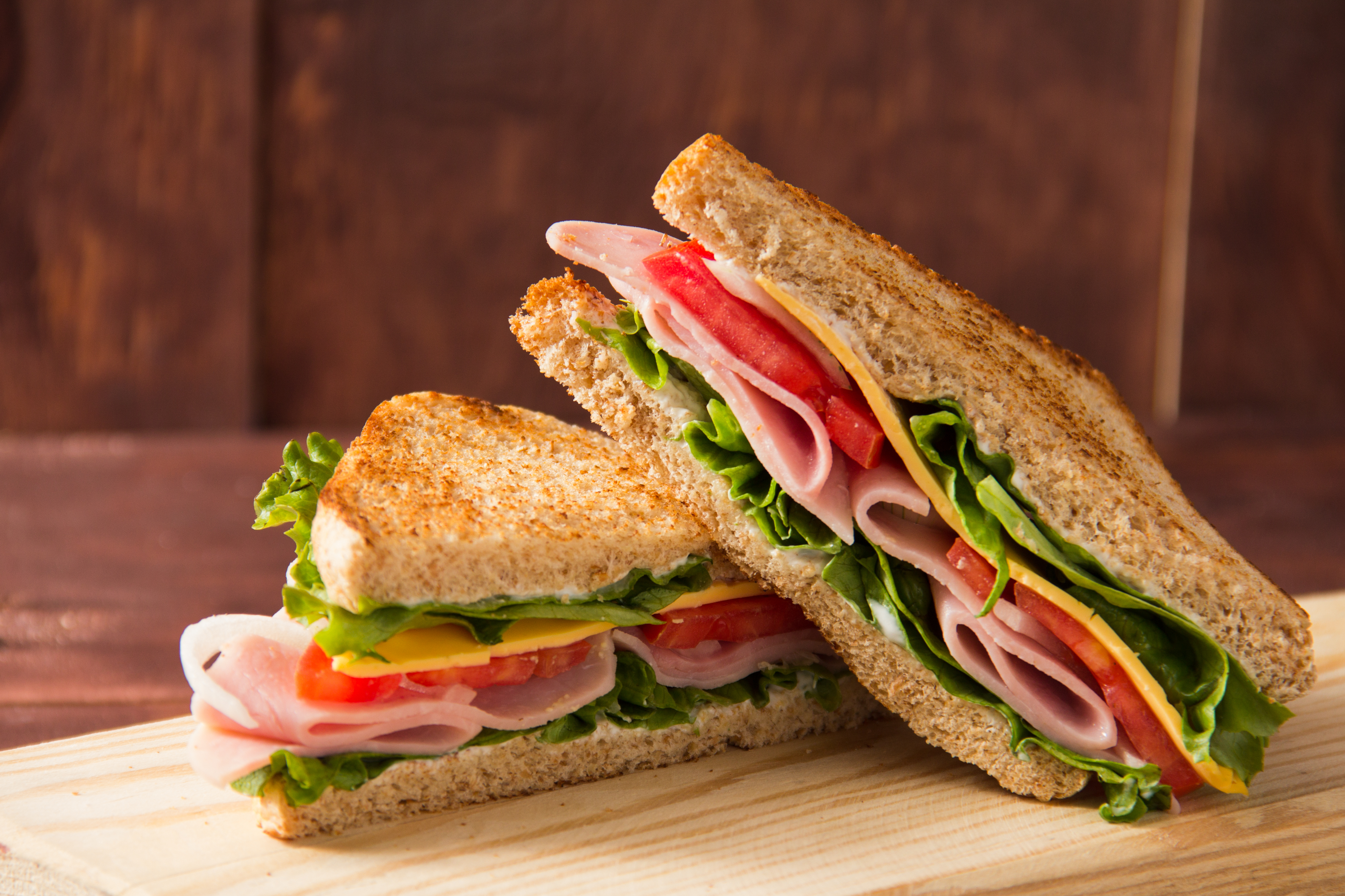 Ce ingrediente trebuie să conțină un sandviș pentru a fi cât mai dietetic