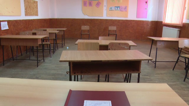 Sute de elevi din Dâmbovița au abandonat școala, după ce șoferul microbuzului școlar a ieșit la pensie