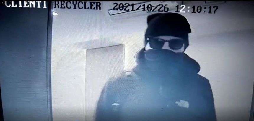 Bărbatul care a luat 6.000 de euro dintr-un bancomat din Timișoara a fost găsit și a înapoiat toți banii