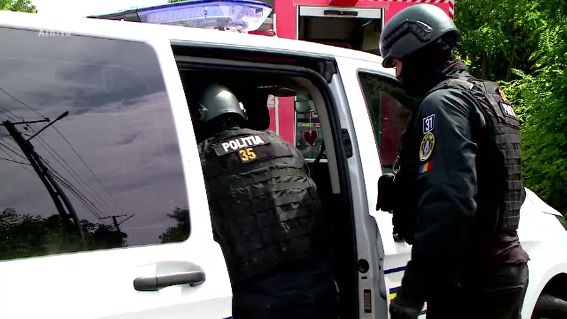Tâlharii care s-au dat polițiști și au furat 20.000 € au fost prinși după o săptămână