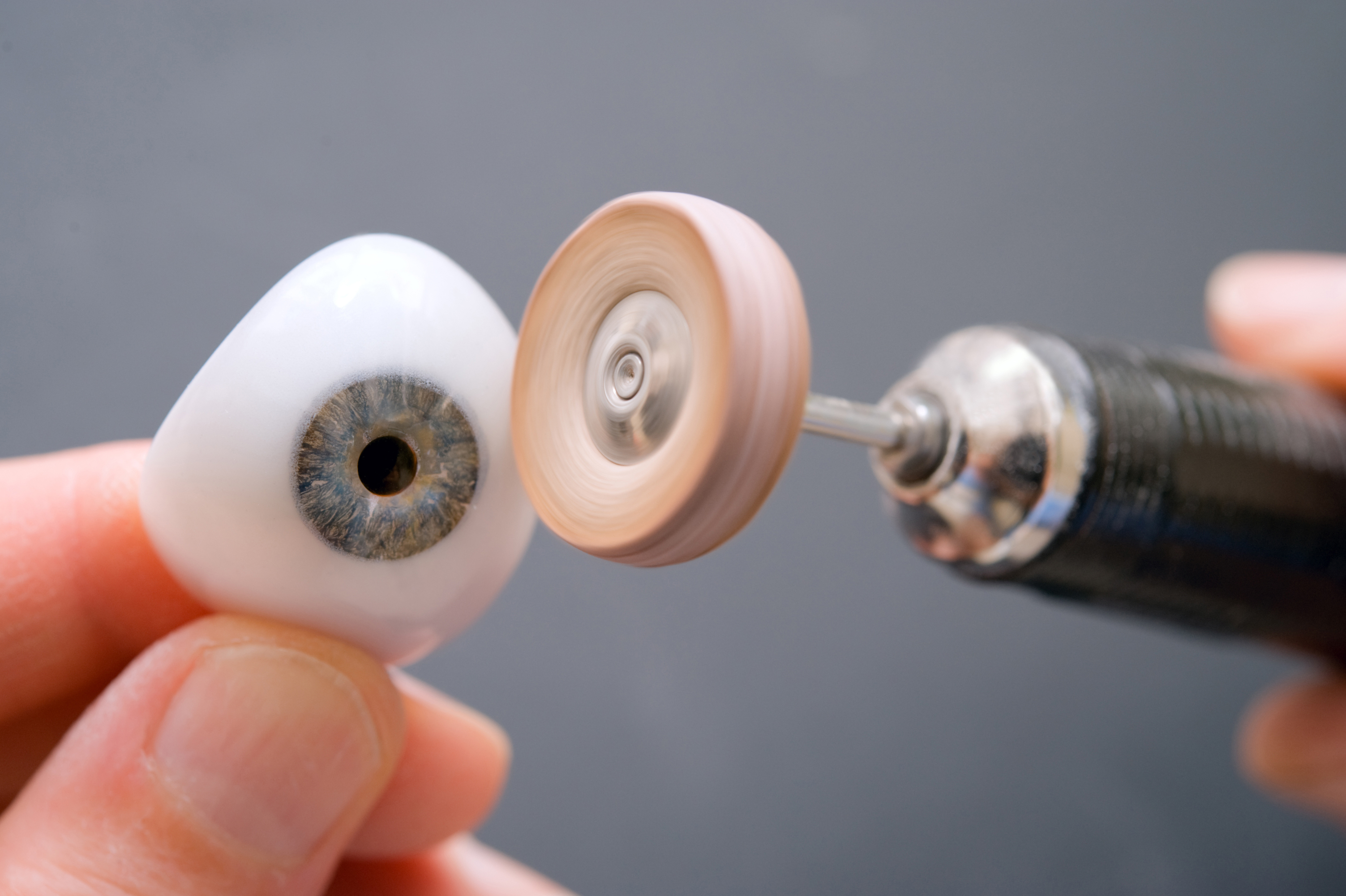 Un bărbat din Marea Britanie va deveni prima persoană din lume care va primi o proteză oculară printată 3D