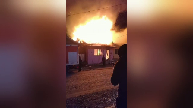 Patru case distruse de un incendiu, în Vaslui. De vină ar fi unul dintre proprietari, cu probleme psihice