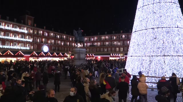Spaniolii s-au îmbulzit la aprinderea luminițelor de Crăciun. La polul opus, nemții au doar câteva târguri