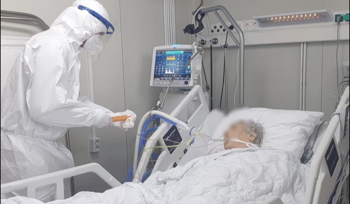 Cifrele pandemiei. Peste 42.900 de români bolnavi de Covid au murit în 2021