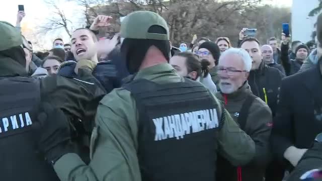 Proteste violente în Serbia. Un gigant minier vrea să exploateze zăcămintele de litiu
