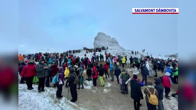 Sute de români au cântat și au dansat în jurul Sfinxului. ”Am simțit piramida cum se declanșează energetic”