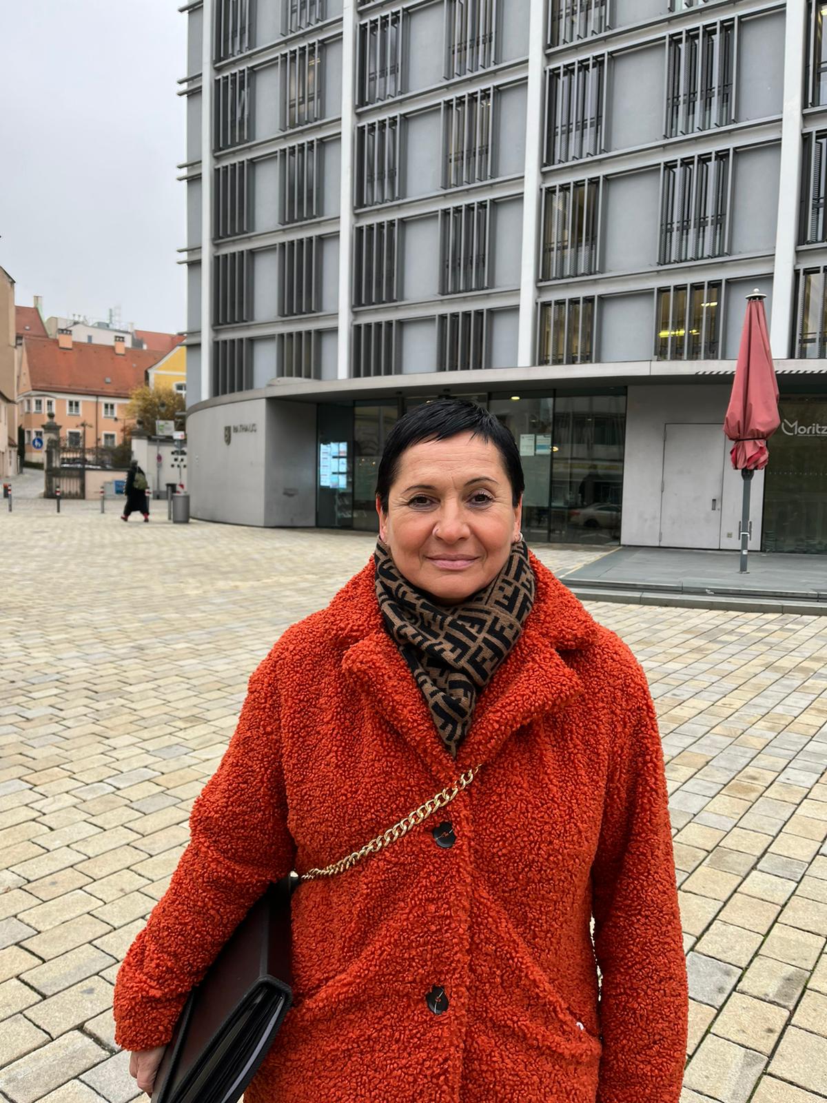 O româncă angajată la o primărie din Germania luptă pentru a face o imagine bună a conaționalilor săi