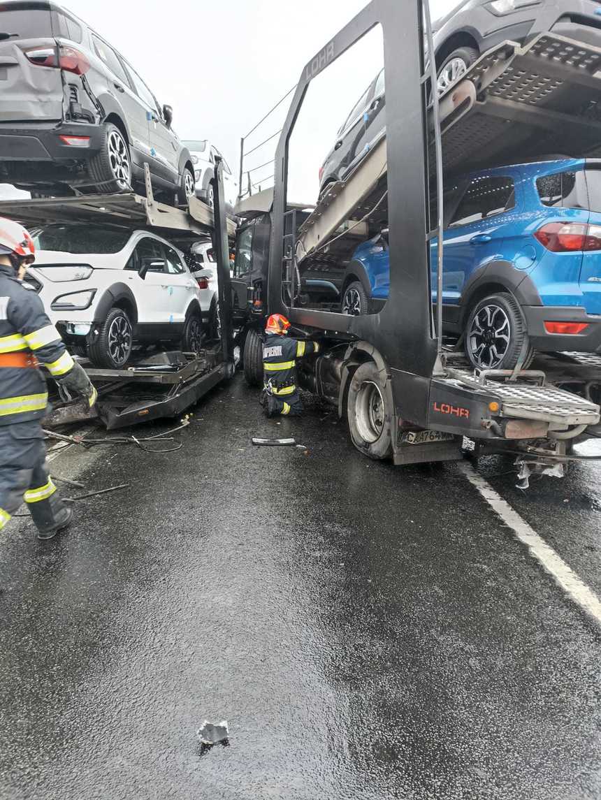 Un nou accident în care au fost implicate două TIR-uri în Caraş-Severin, la 12 km faţă de accidentul de luni seara