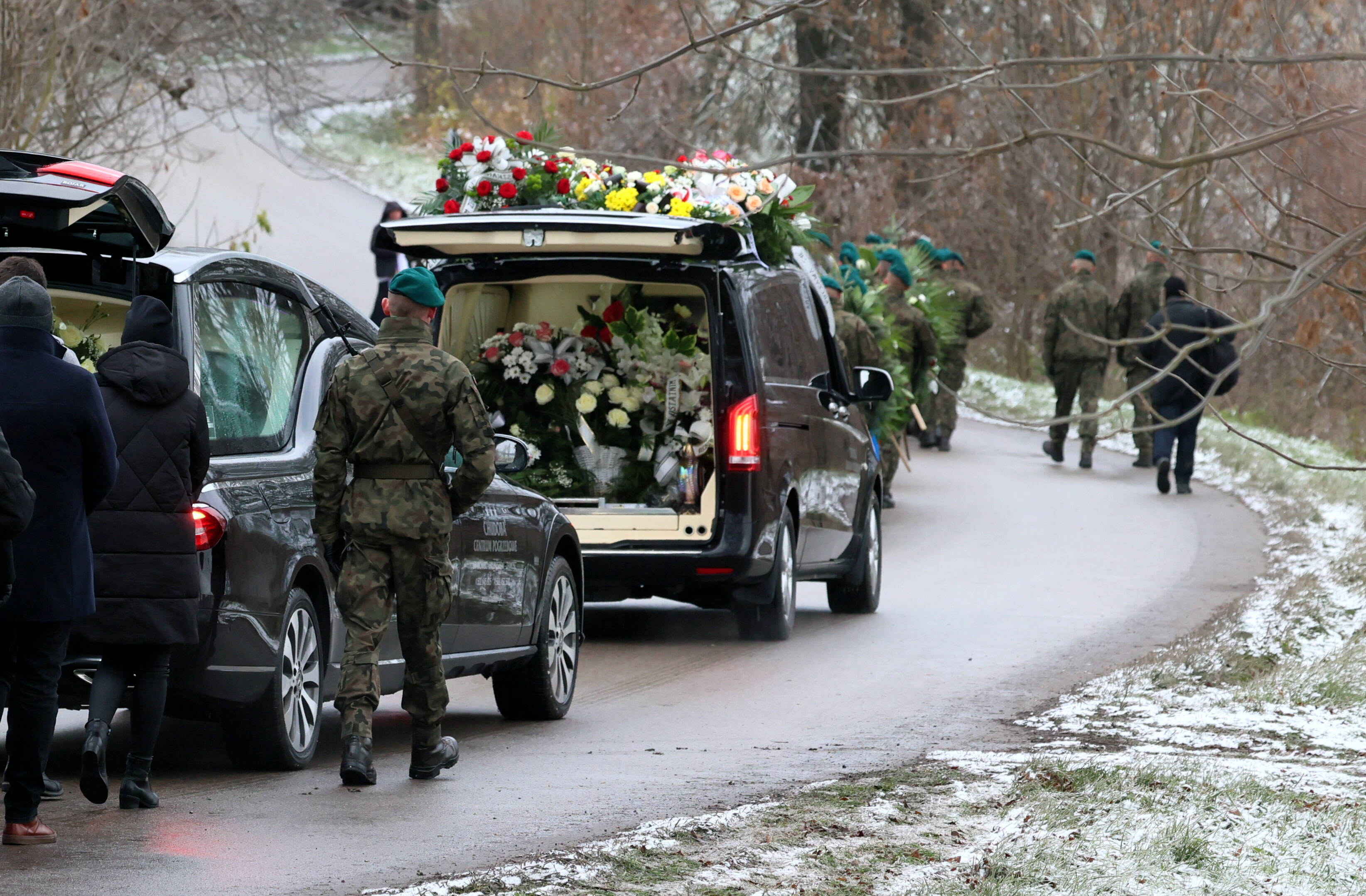 Una dintre victimele rachetei care a căzut în Polonia a fost înmormântată cu onoruri militare - Imaginea 3