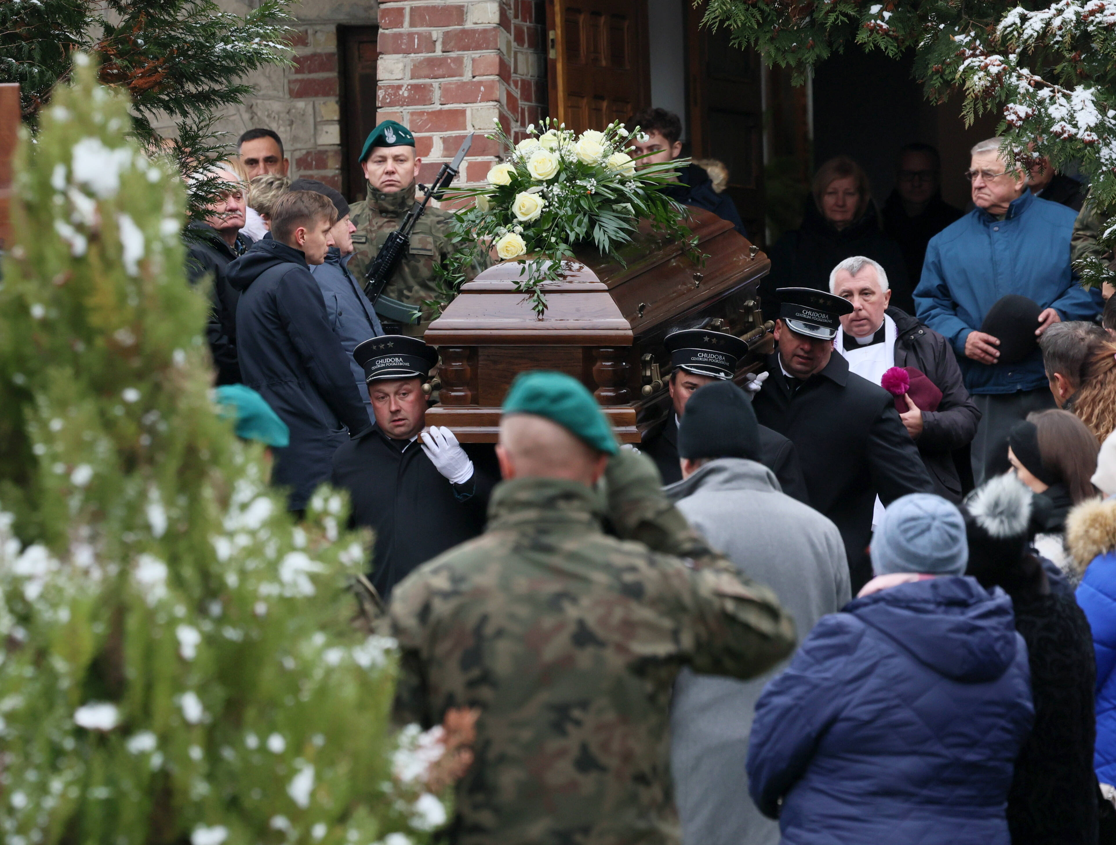Una dintre victimele rachetei care a căzut în Polonia a fost înmormântată cu onoruri militare - Imaginea 4