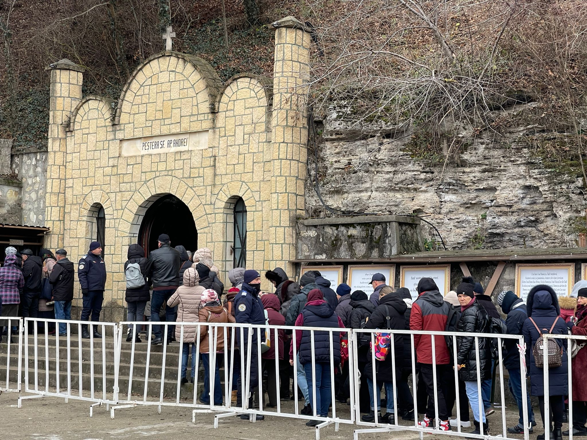 Δέκα χιλιάδες προσκυνητές πήγαν να προσευχηθούν στο σπήλαιο μοναστήρι του Αγίου Ανδρέα στην Κωνστάντζα.  Ποιος λειτούργησε την υπηρεσία - Εικόνα 5