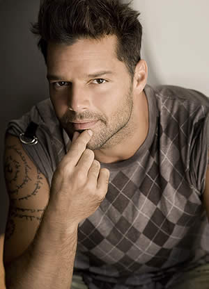 Prezentare de moda dedicata lui Ricky Martin
