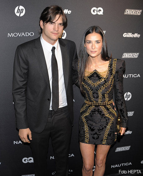 Ashton Kutcher si Demi Moore au divortat oficial la 2 ani de la despartire