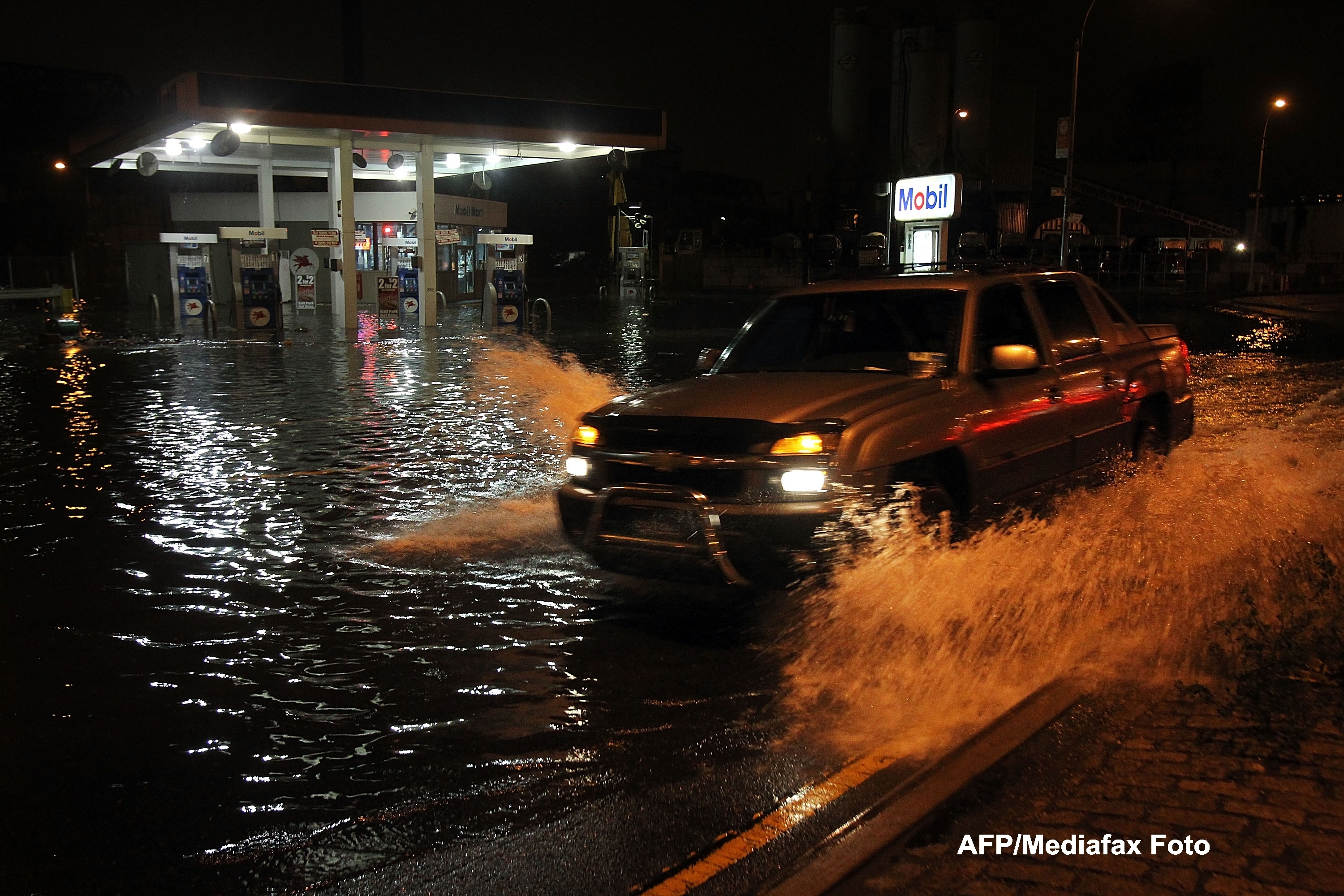 Uraganul Sandy: 40 de victime in New York. Autoritati: orasul ar putea fi INVADAT de sobolani - Imaginea 19