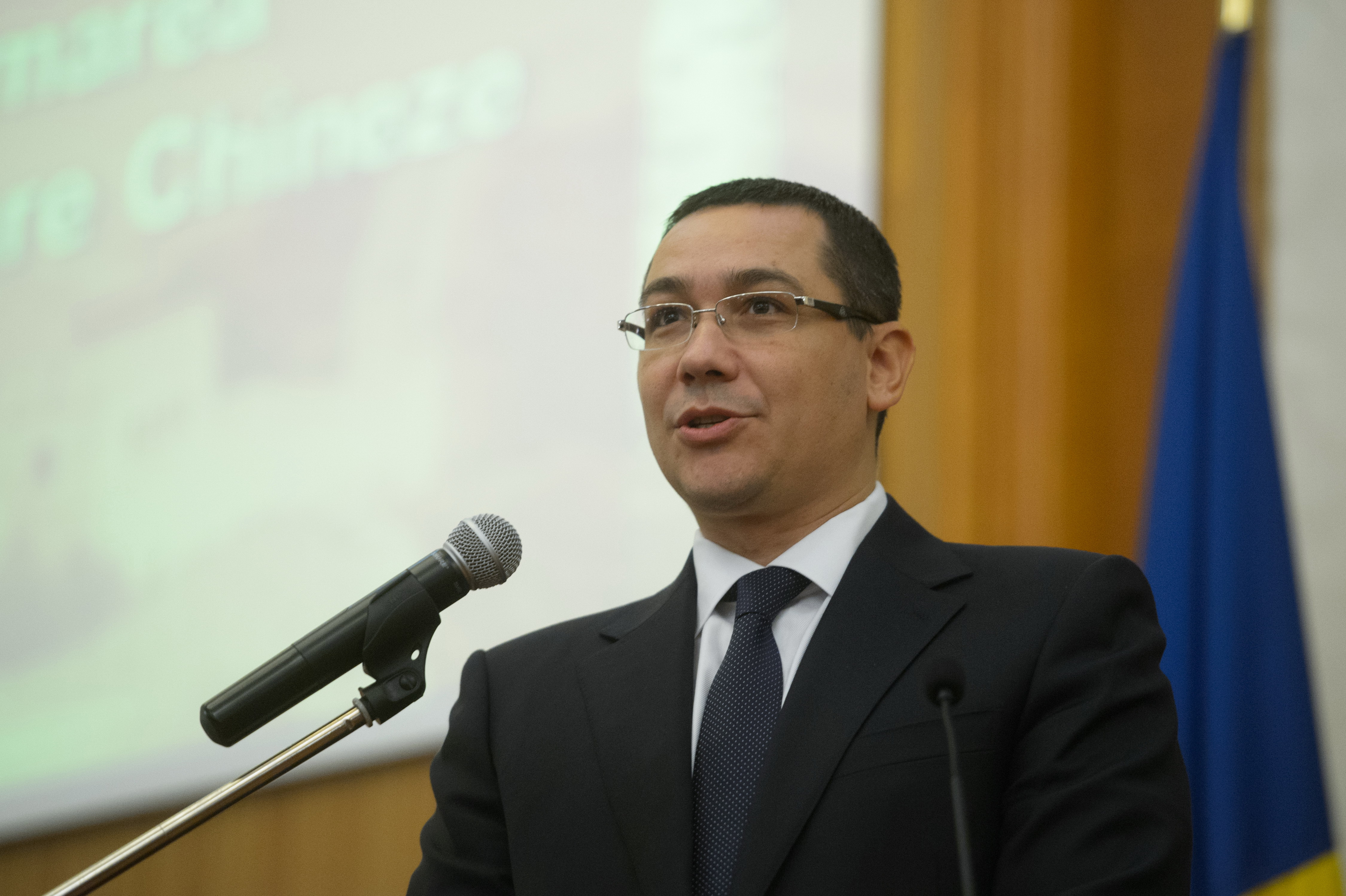 Ponta, intrebat de unde va acoperi banii pierduti prin amanarea majorarii accizei: De la Presedintie