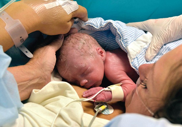 Premiera in lumea medicala. O suedeza a devenit prima femeie din lume care a nascut un copil dupa un transplant de uter