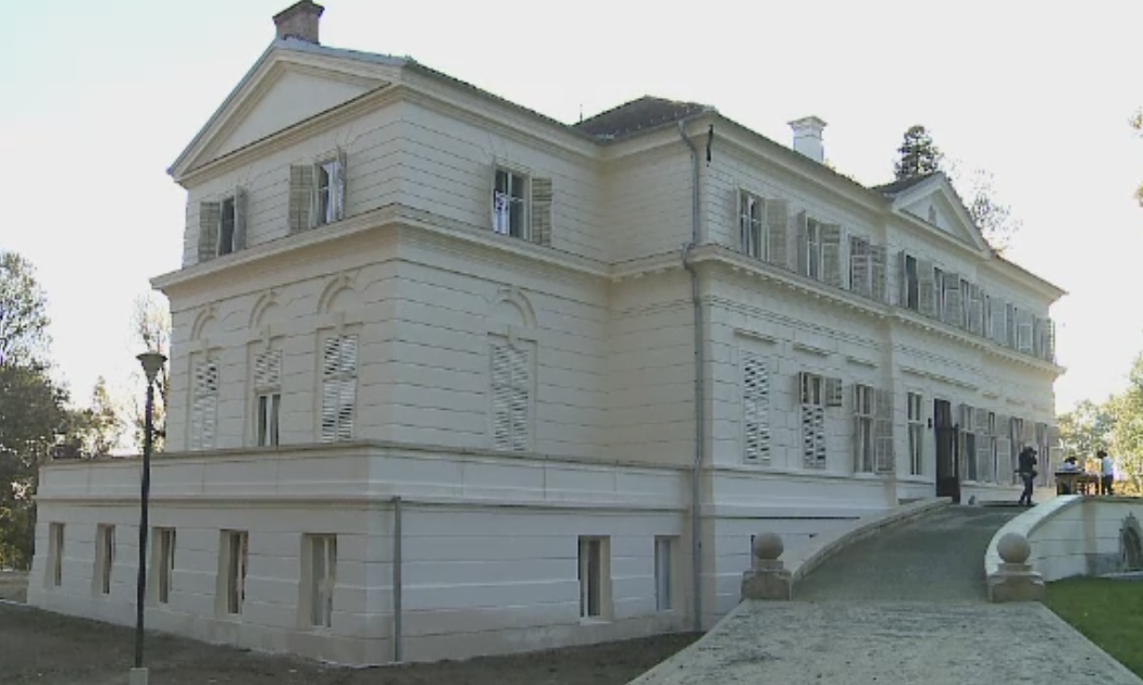 Castelul Regal de la Savarsin, inaugurat in cinstea Regelui Mihai, dupa 8 ani de reparatii. Cat a costat restaurarea