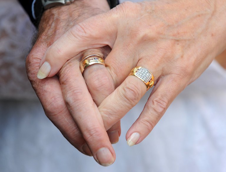 Gemenele care s-au casatorit in aceeasi zi sarbatoresc 60 de ani de la marele eveniment. Cum si-au petrecut nunta de diamant