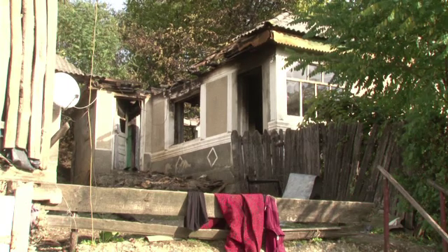 Doua femei din judetul Bacau, mama si fiica, au murit dupa ce casa le-a luat foc. 
