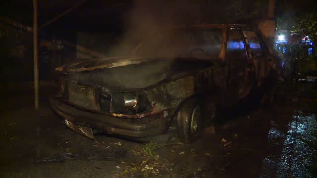 Politistii au arestat un piroman care a incendiat 7 masini in Bucuresti. Omul spune ca voia sa faca 