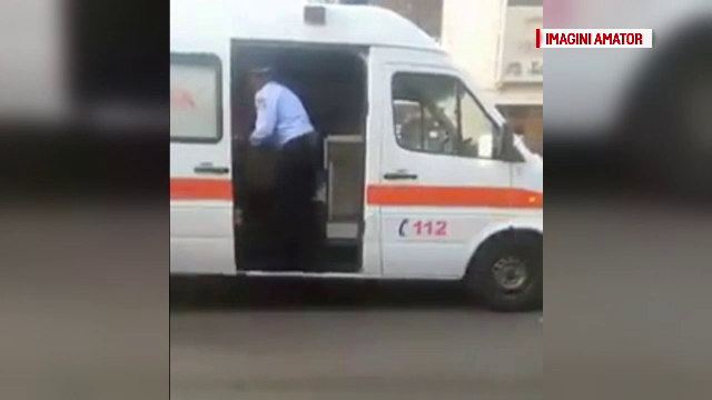 Tânărul din Cluj, care a furat cutia milei din biserica, lovit de o ambulanţă
