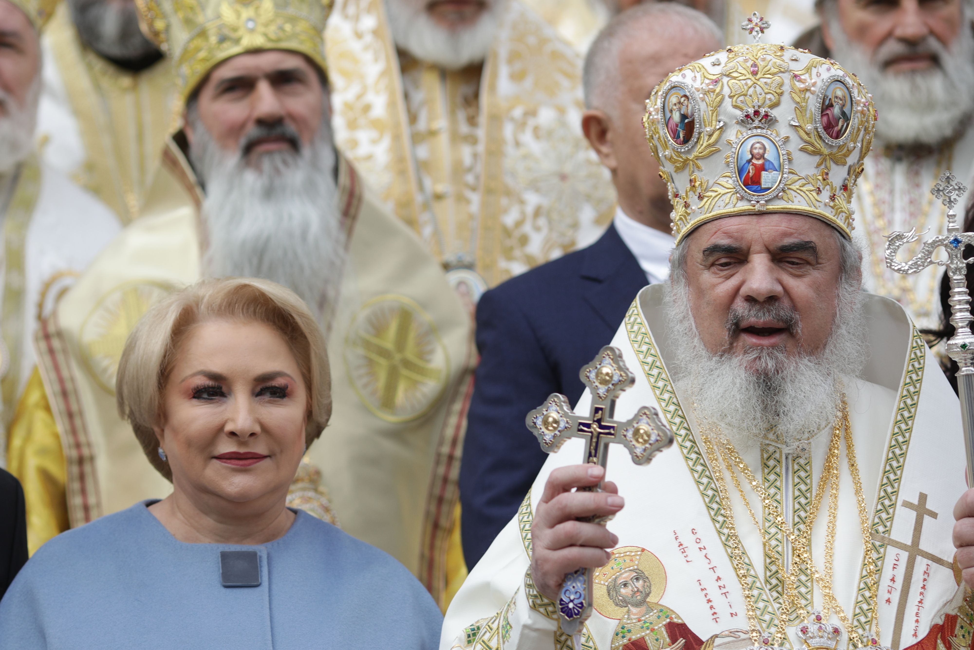 Ce salarii au acum Iohannis, Dragnea, Dăncilă și Patriarhul Daniel