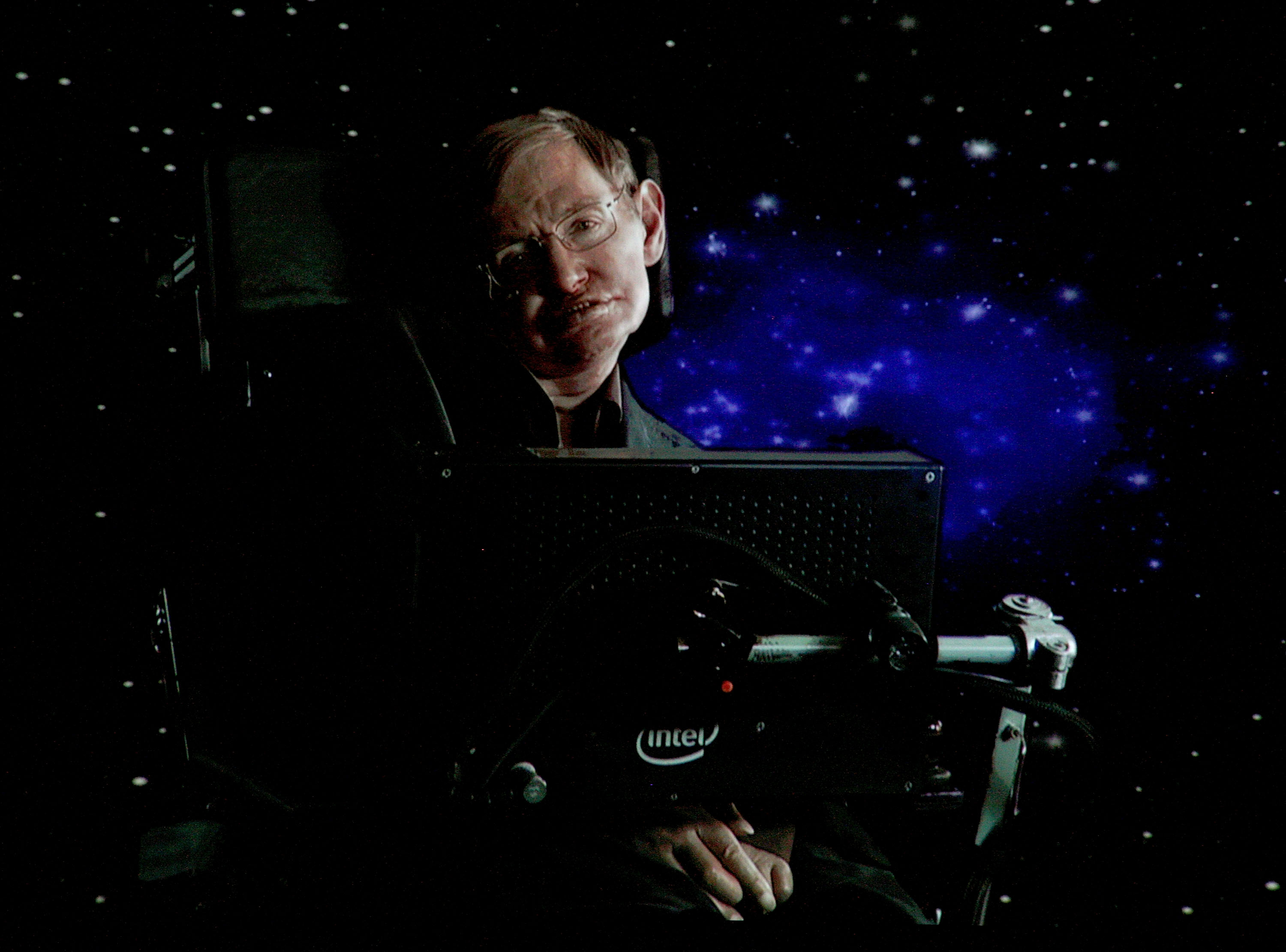 Scaunul cu rotile al lui Stephen Hawking, scos la licitaţie. Suma uriaşă cerută pe el