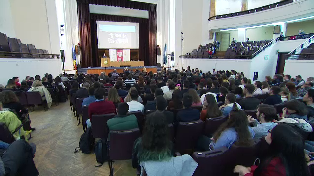 Conferință despre comunism în București. Ce știu tinerii despre România de acum 30 de ani