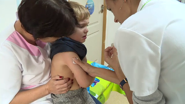 Speriați de decesele de anul trecut, românii au epuizat stocul de vaccin gripal