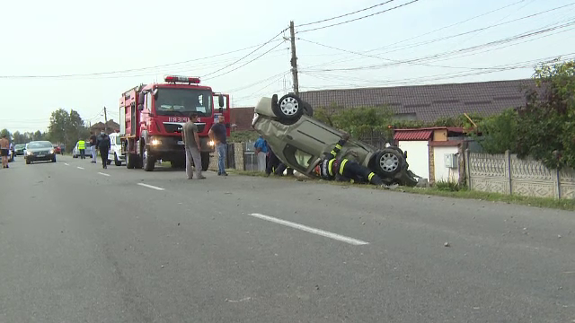 Un șofer din Gorj a izbit mașina într-un cap de pod, în timp ce își ducea socrul la spital