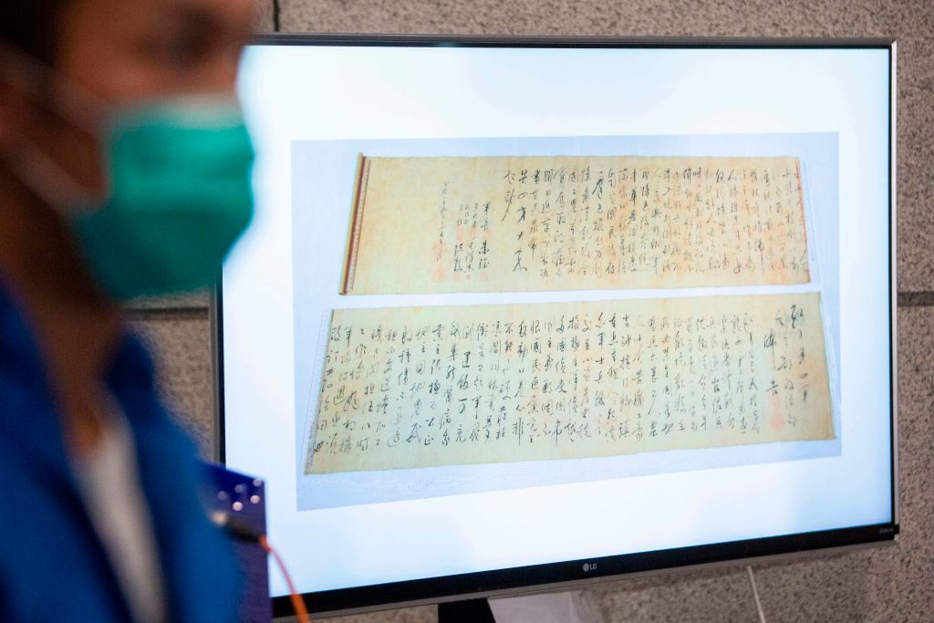 Manuscris de 252 de milioane de euro al lui Mao, rupt în două de cumpărătorul care l-a crezut fals