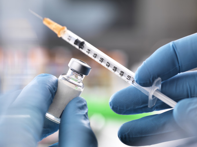 Peste 500.000 de doze gratuite de vaccin împotriva gripei vor ajunge la medicii de familie