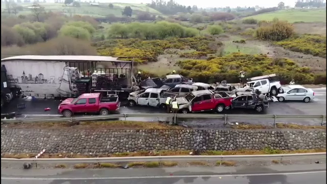 Accident grav pe o șosea din Chile. 20 de mașini s-au ciocnit, iar 2 persoane au murit, după un incendiu